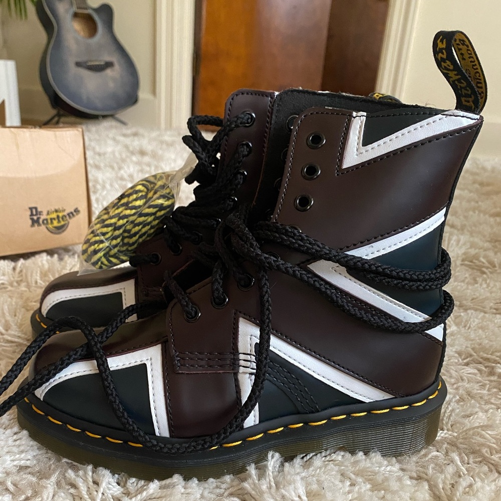 Union Jack 1460 Pascal Dr Martens US Womens 6 Mens 5 UK 4 EU 37